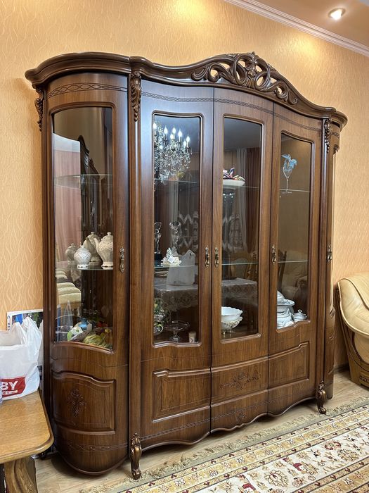 Шкаф-витрина горка