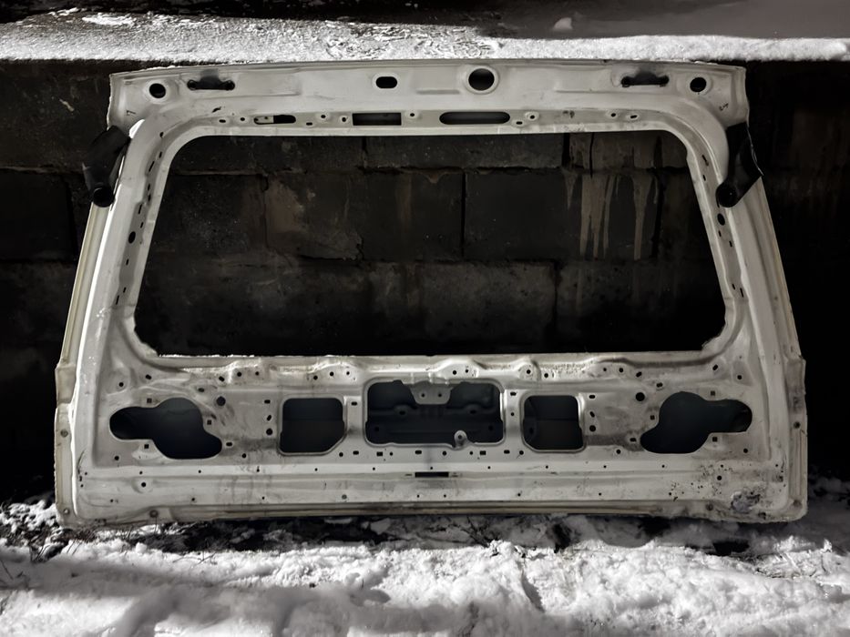 Дверь багажного отделения