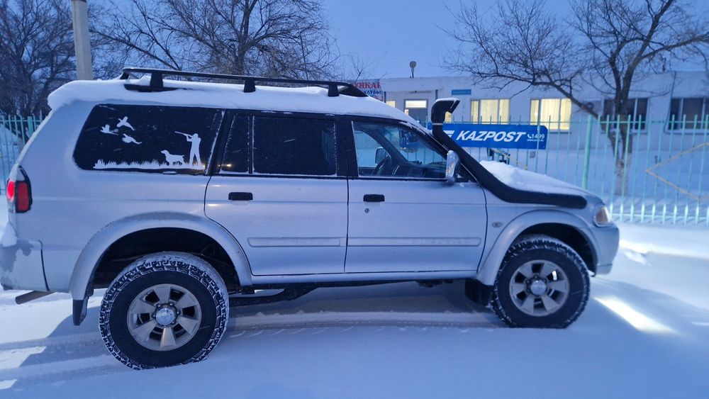 Машина Misubishi nativa