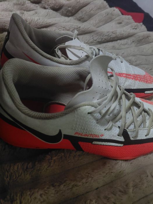 Vand ghete de fotbal nike phantom