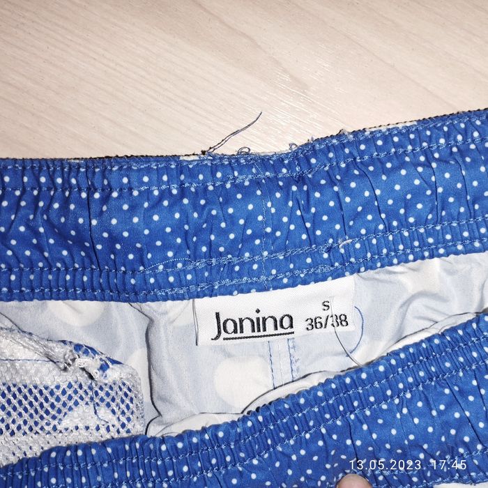 Синие шорты в горошек