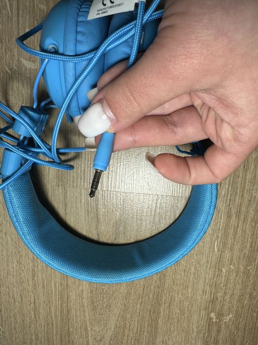 Сини големи слушалки