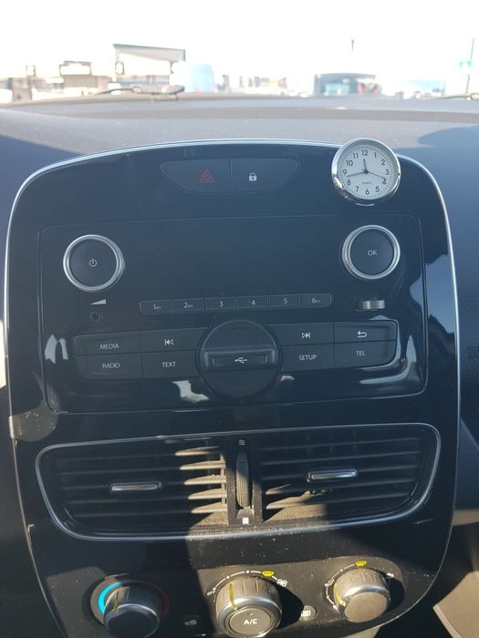 Ceas de bord, care se lipește.