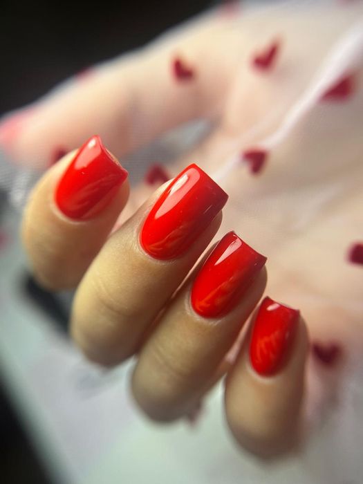 Услуги маникюра и ресниц