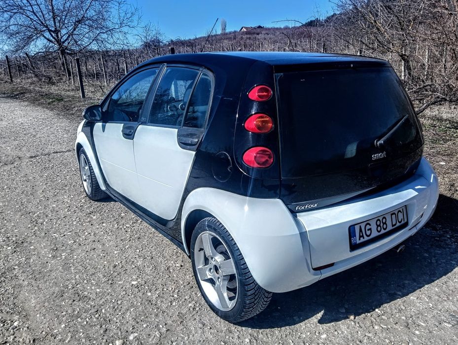 Vând Smart FourFour 1.3