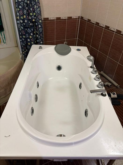 Ванна с джакузии