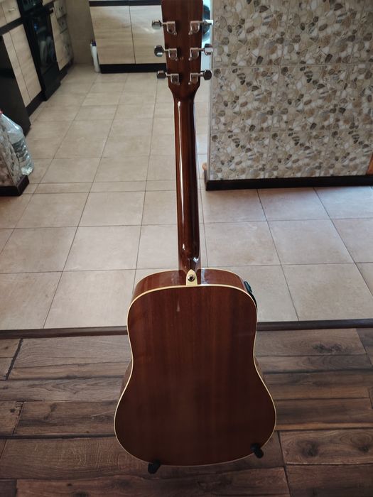 Vând sau schimb chitară electroacustică