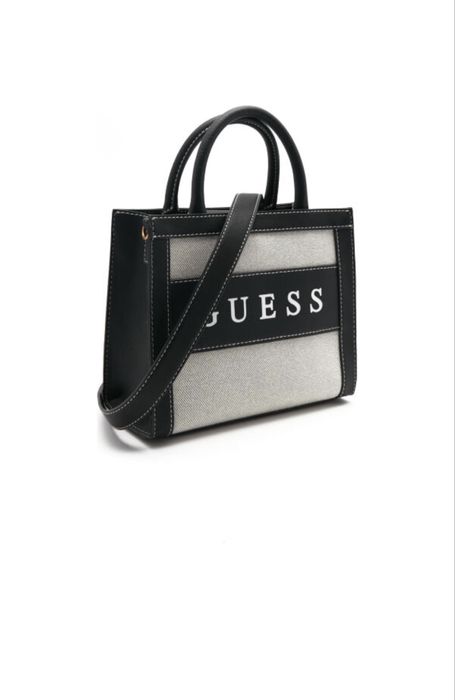 Дамска чанта тип “куфарче” GUESS