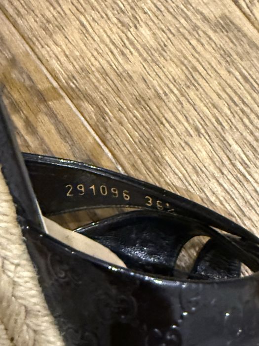 Летние босоножки танкетки Gucci