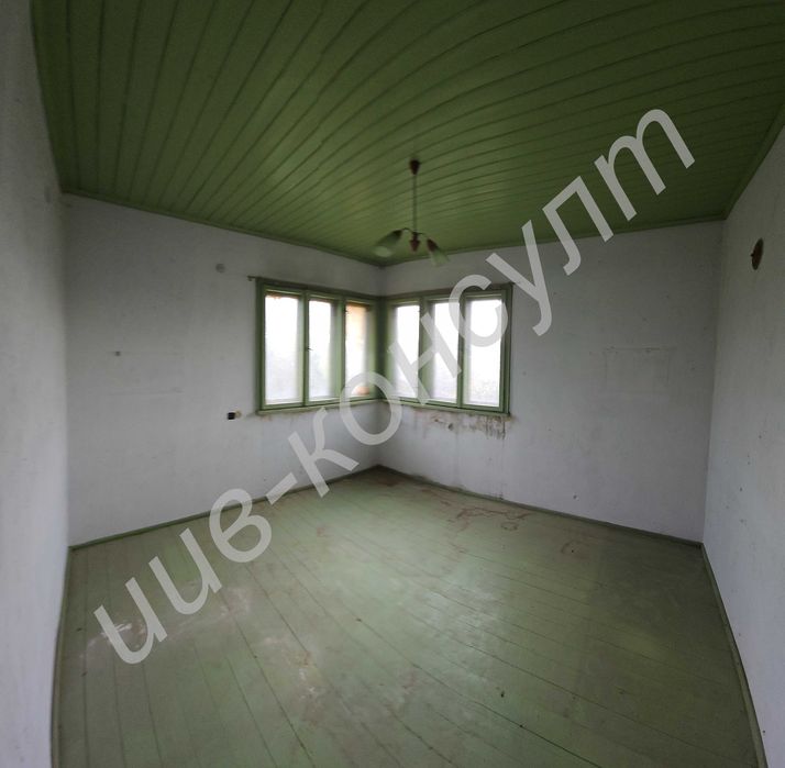 Двуетажна тухлена къща с търговски помещения, с. Ресен