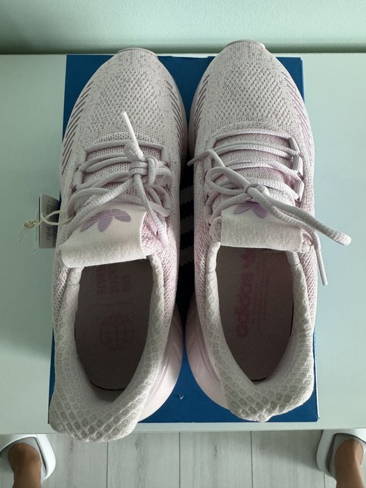 Чисто нови маратонки Adidas