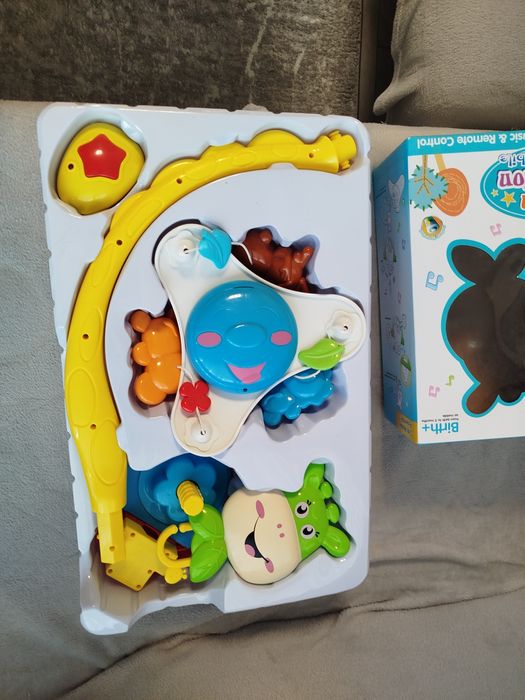 Музикална въртележка за легло с прожектор и дистанционно