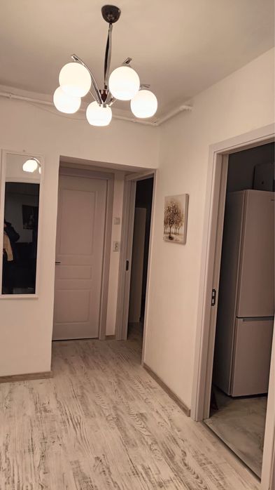 Inchiriez apartament 2 camere cu balcon