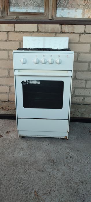 Продам газовую плиту