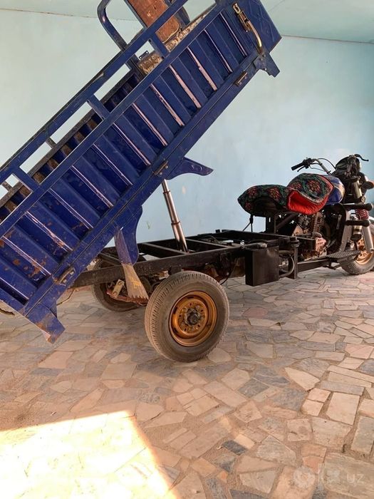 Lochin muravey 210