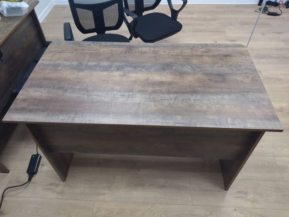 Продам стол вместе с тумбой