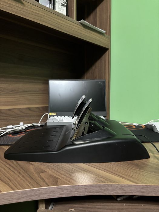 Продавам волан Logitech G923