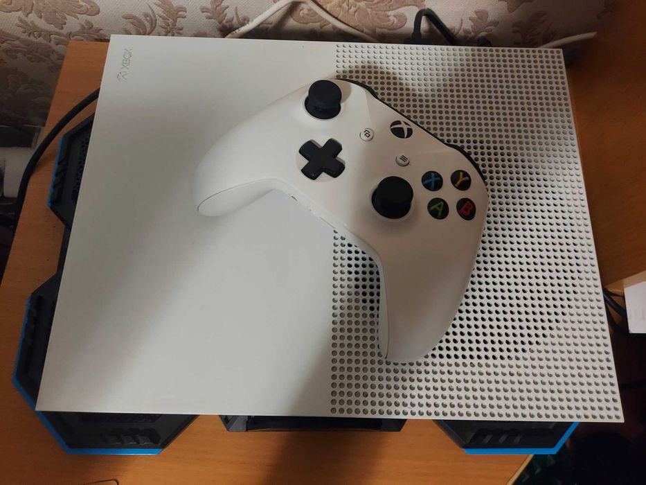 Xbox One s в Идеальном состояние