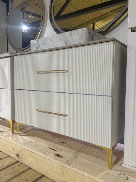 Тумба с раквина