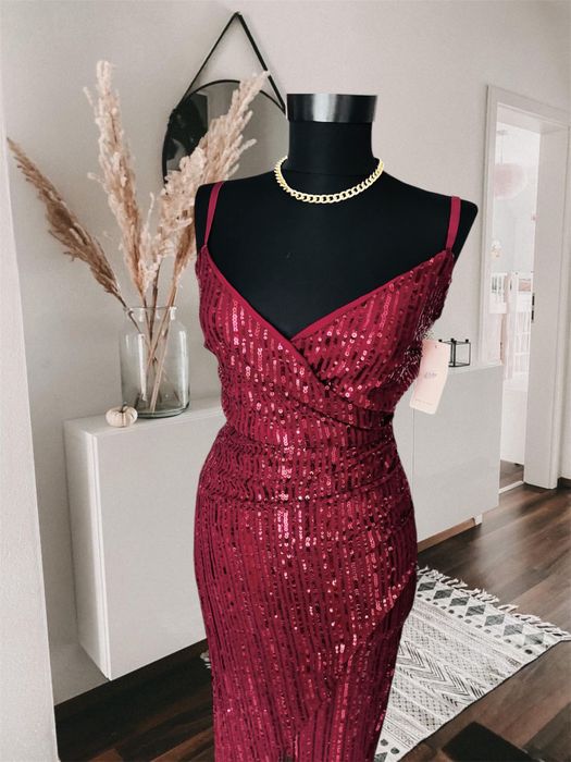 Rochie de ocazie rosu burgund midi lunga cu crapatura picior