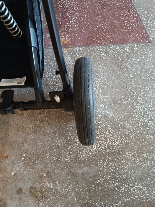 Vând Cărucior bebeluși 3în1