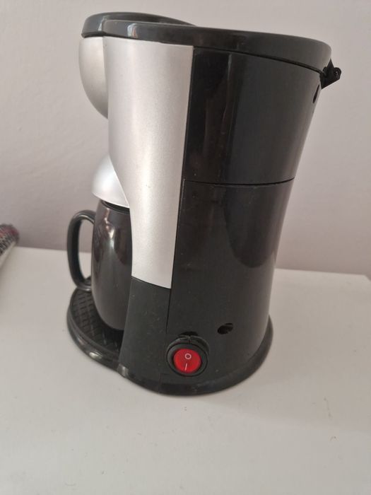 Cafetiera Clatronic cu 2 cani incluse