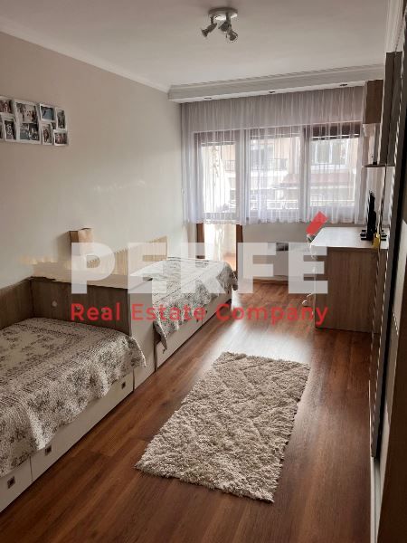 Продава се Тристаен апартамент в Бургас, Възраждане - 100 кв.м за 2300 €/кв.м - Снимка #7