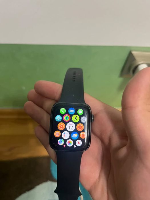Apple Watch Series 6 (84% sanatate baterie)