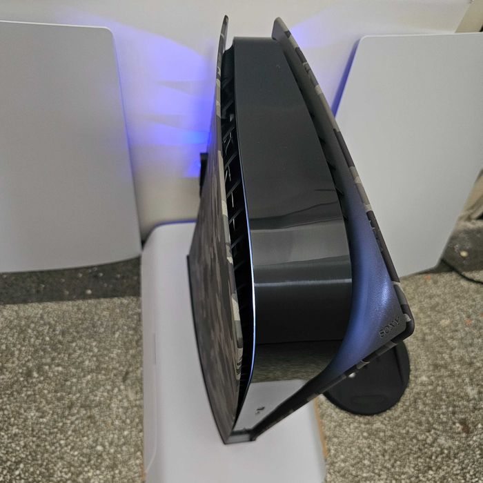 Камуфлажен PlayStation 5 с 2 джойстика, 4 топ игри, 2 охлаждания, PS5