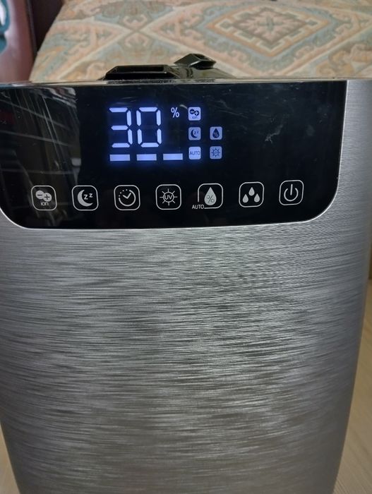 Продавам овлажнител и пречиствател на въздуха