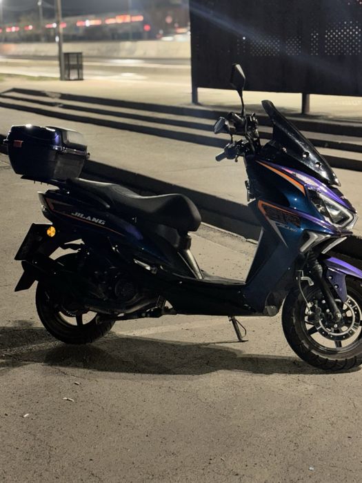 мопед Макси скутер