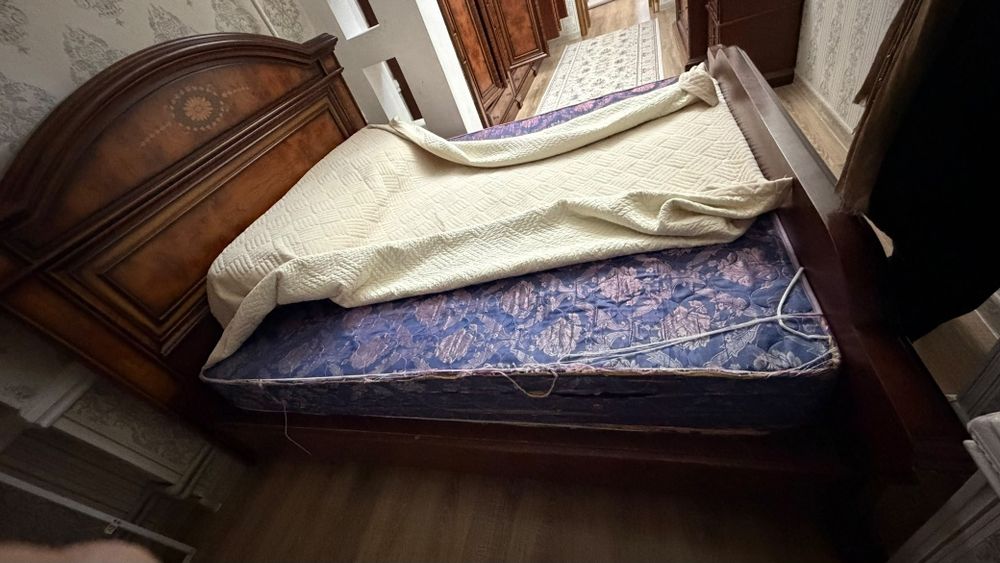 Спальный гарнитур, шкаф и кровать