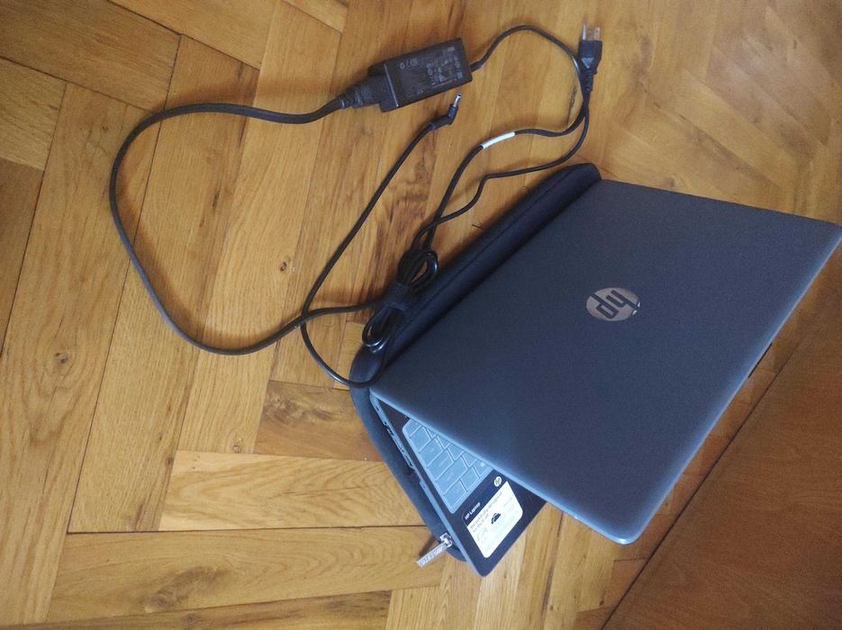 Латоп HP (AMD DC Ryzen 3, 15.6HD Display, 500GB SSD, 8GB RAM) като нов