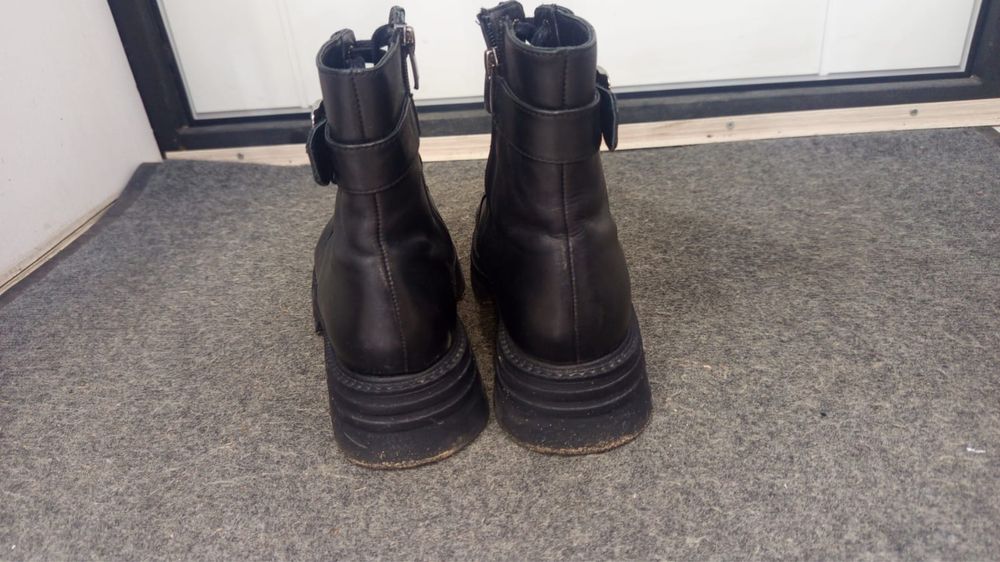 Продам зимние сапоги и ботинки