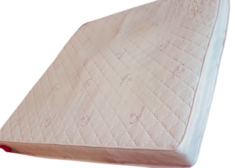 Матрас очень хороший.