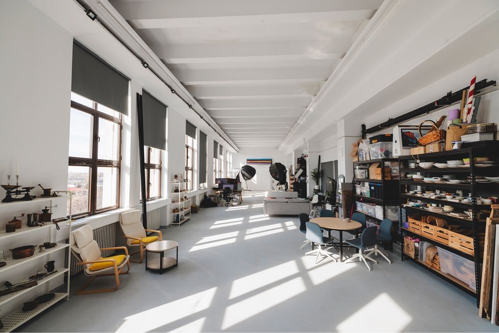 Studio foto de închiriat București | 200 mp | Foto Video + Bucătărie  | www.studiofotodeinchiriat.ro