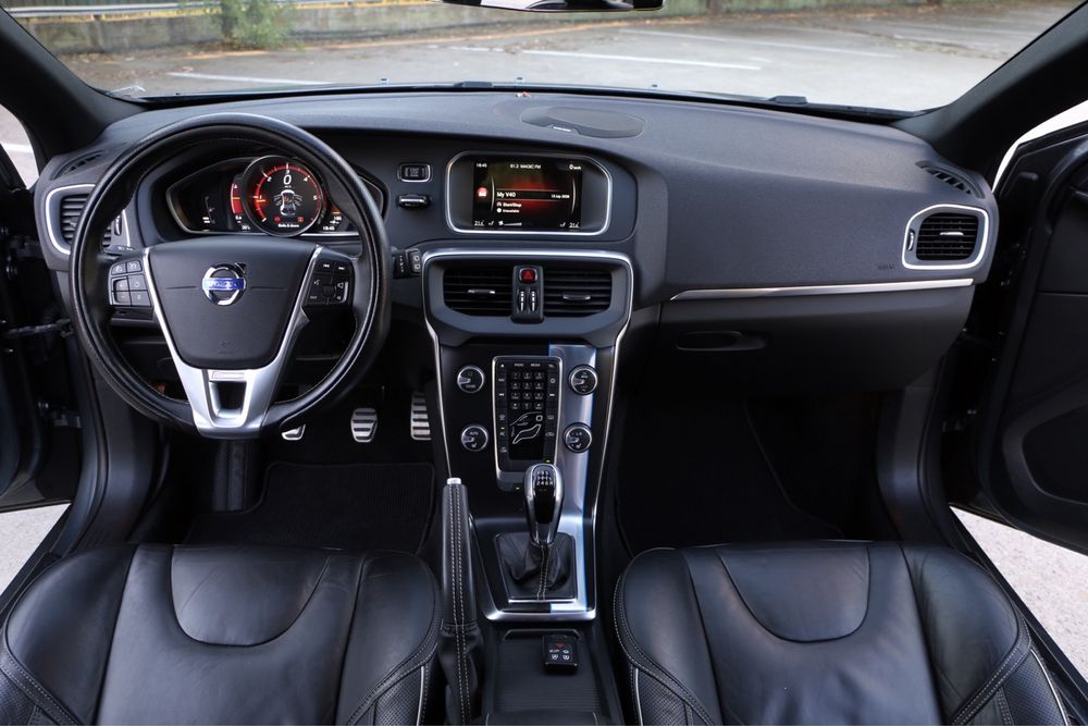 Volvo V40 - 2.0D // R-Design