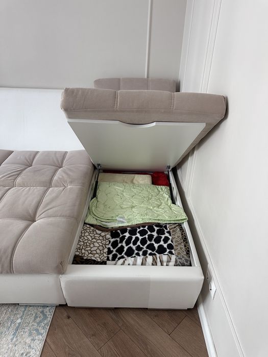 Продаю диван угловой