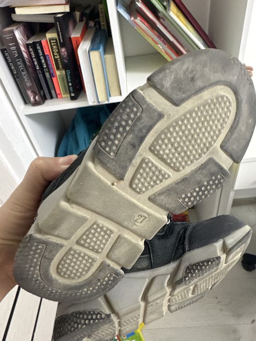 Продам кроссовки детские