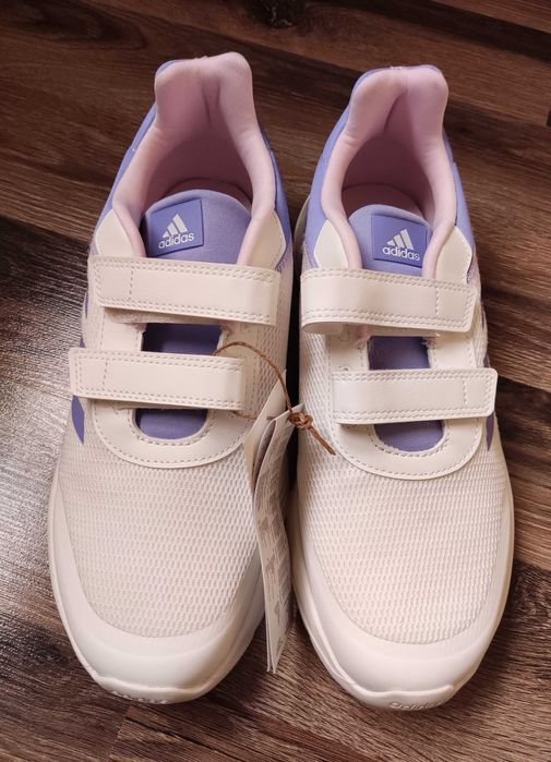 Нови оригинални дамски маратонки Adidas