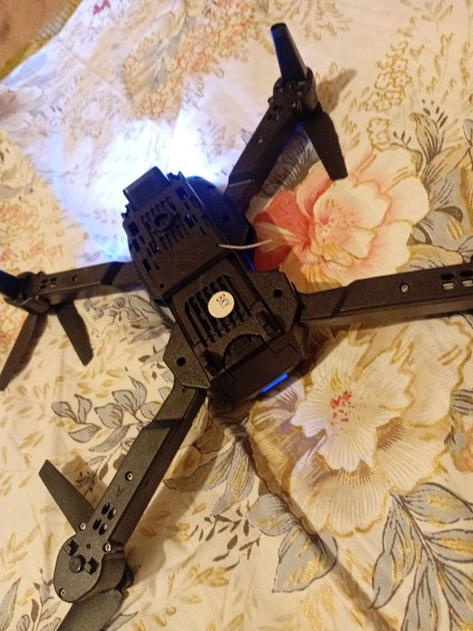 Продам ..ДРОН...с пультом управления...