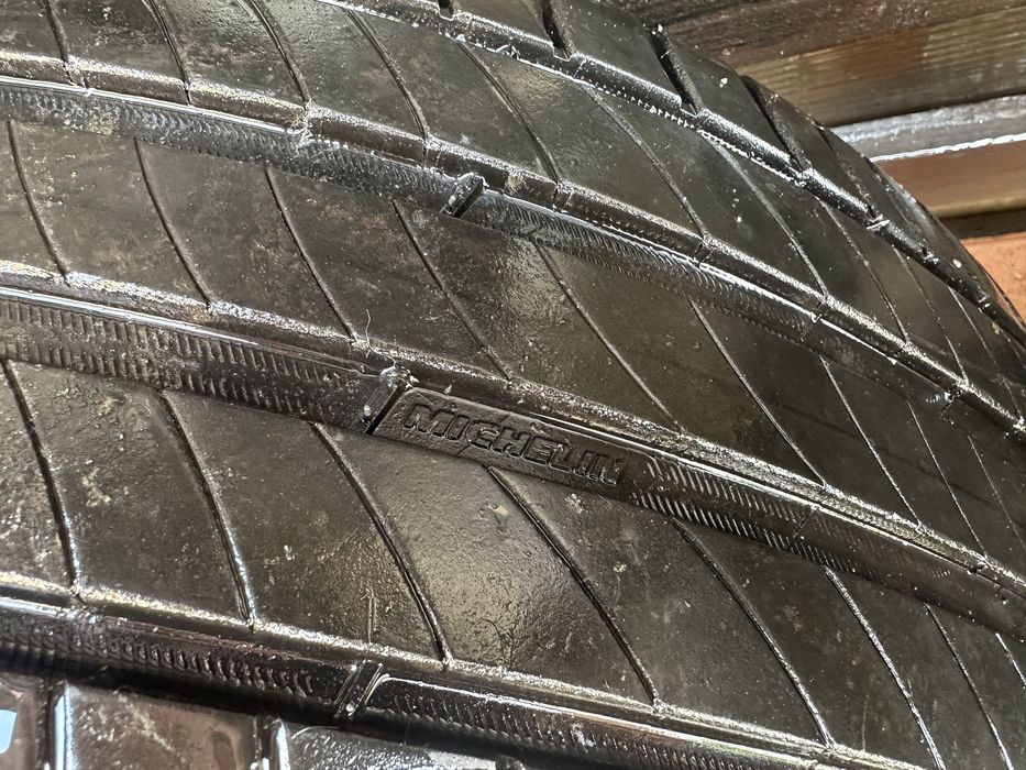 Vand anvelope Michelin 225 55 17 vara
