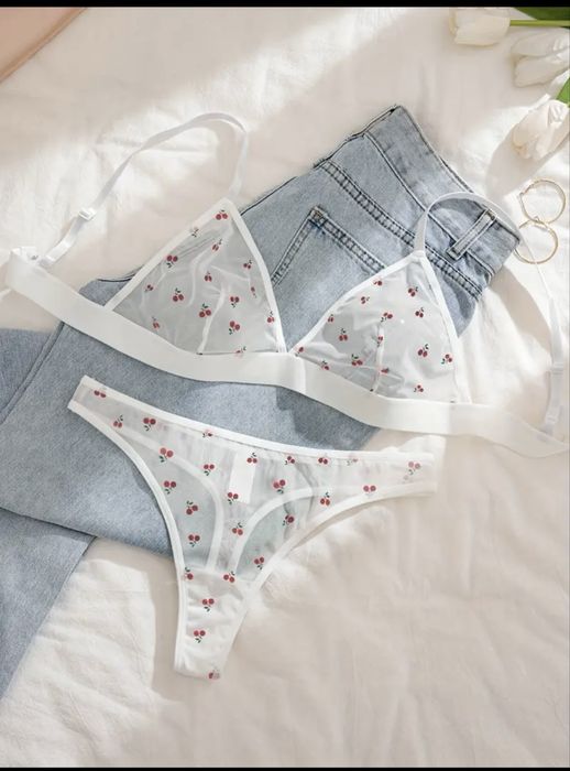 Женское белье, трусики стринги