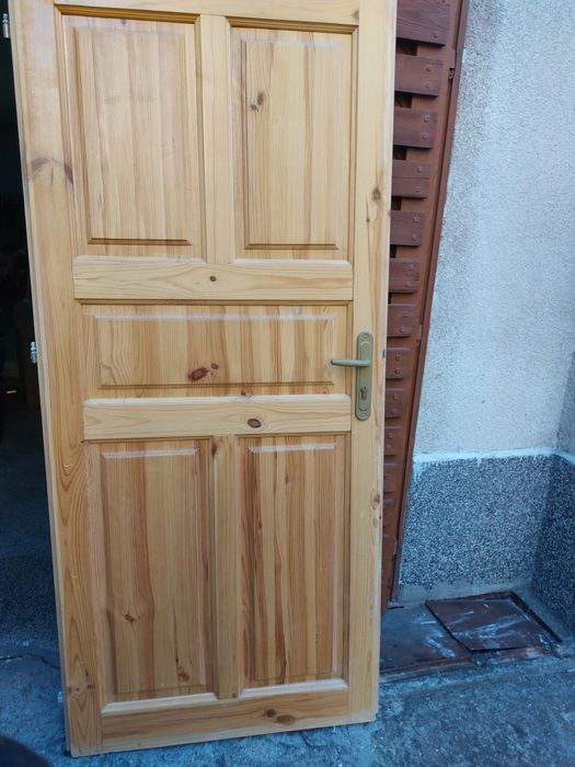 Фотьойли и табуретки и крило на врата!