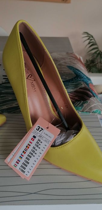 Нови дамски обувки на ток