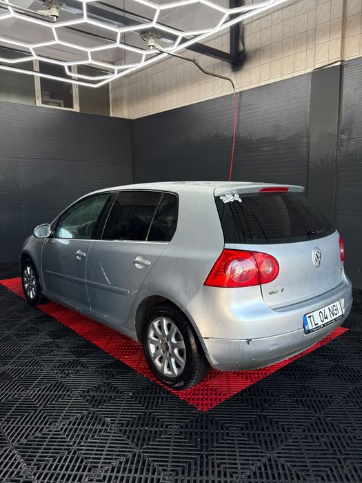 Vând VW Golf 5 1.9