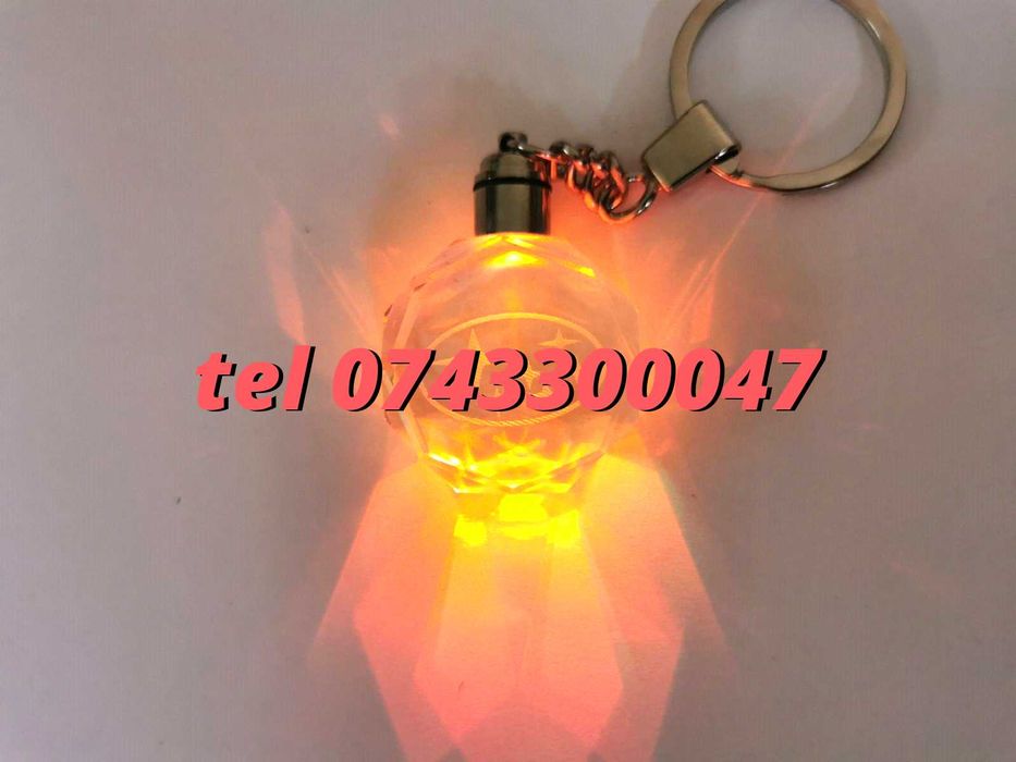 Oferta Breloc Sticla Cu Led 6 Culori Subaru Logo Sau Alte Auto