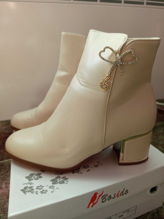 Дамски елегантни боти