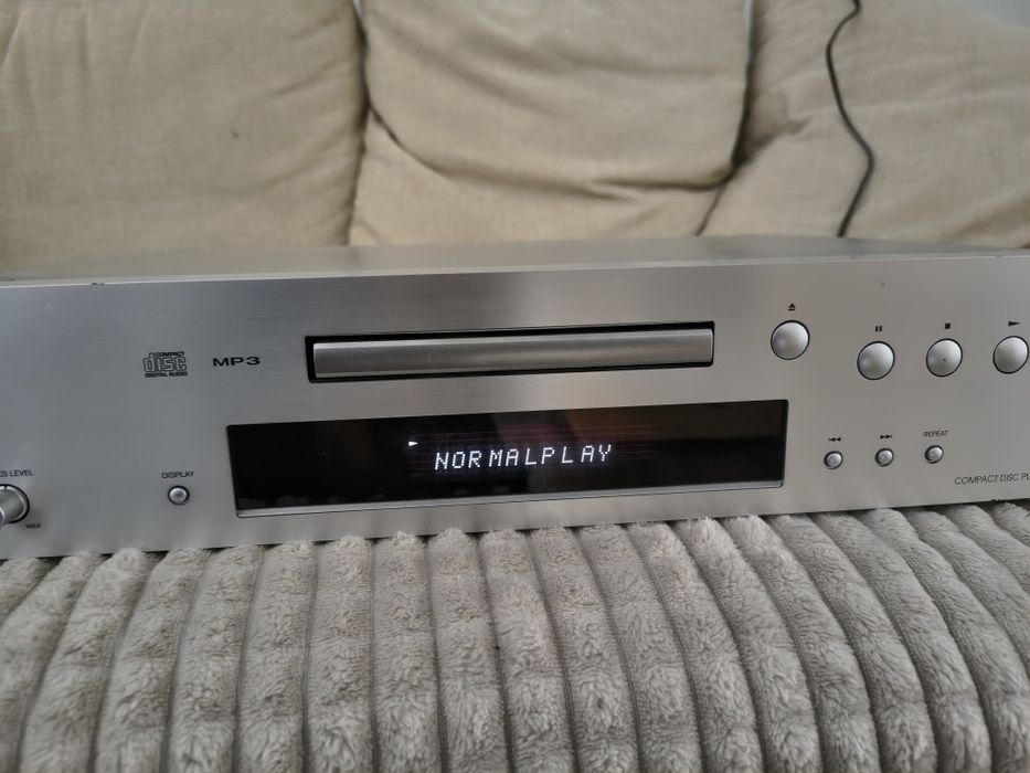 Vind cd player Onkyo C 7030