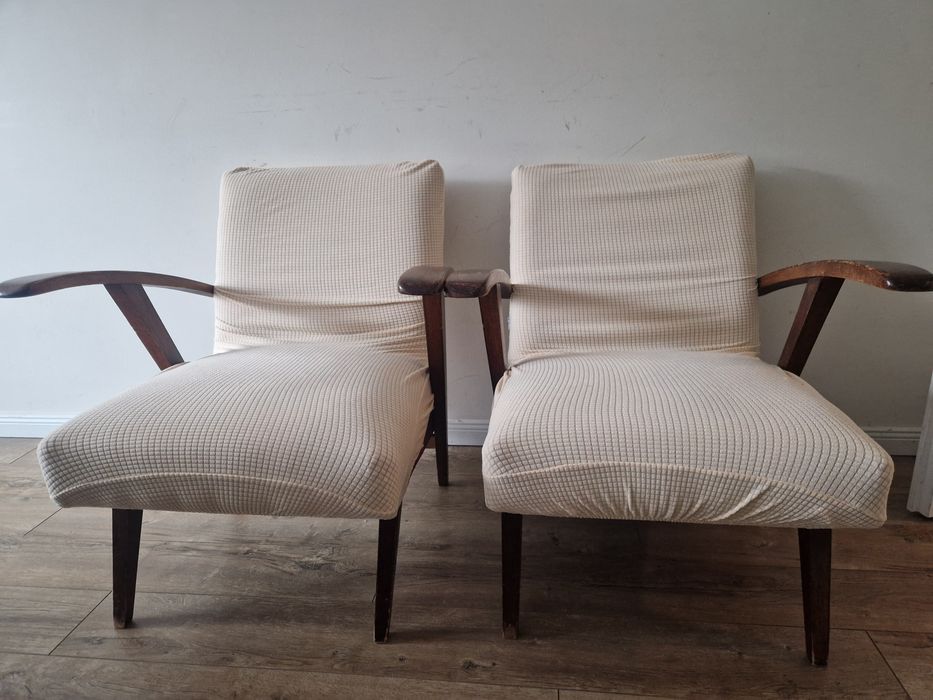 Две старинни  кресла